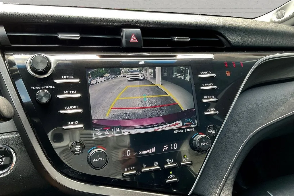 Toyota Camry photo 13