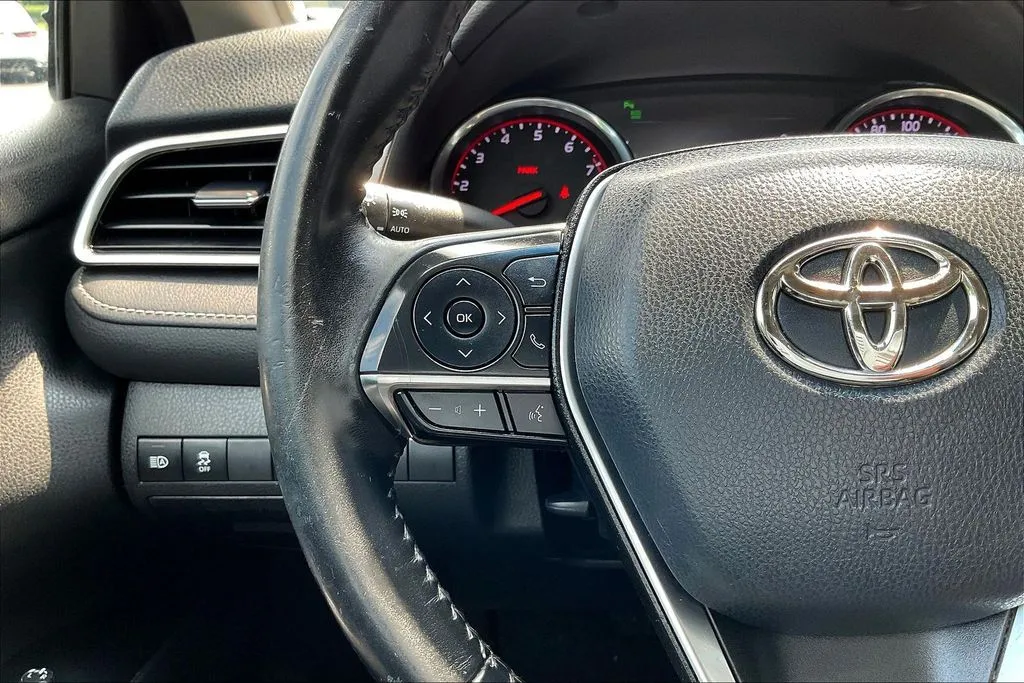 Toyota Camry photo 10