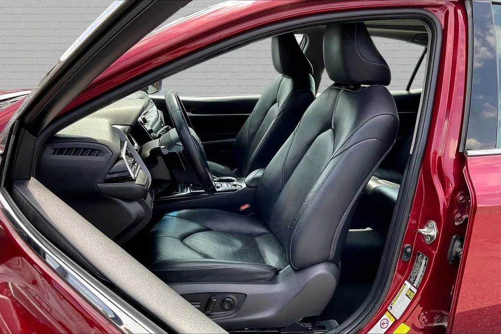 Toyota Camry photo 19