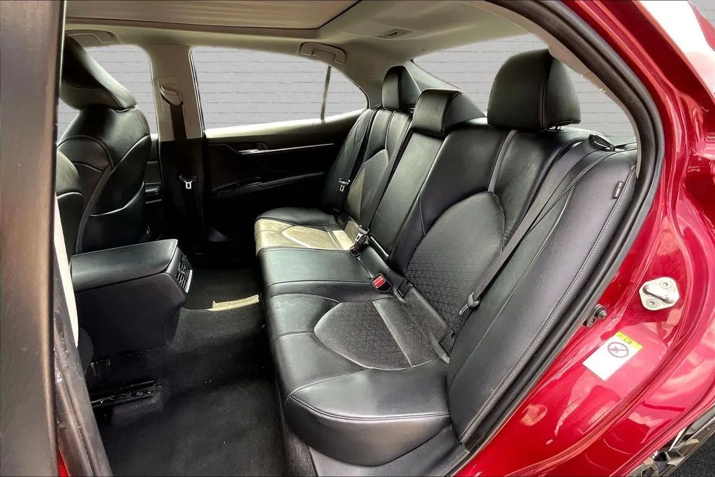 Toyota Camry photo 20
