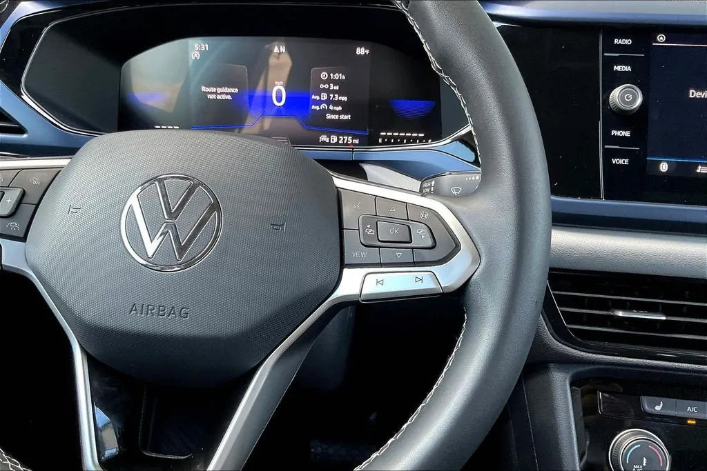 Volkswagen Taos photo 12