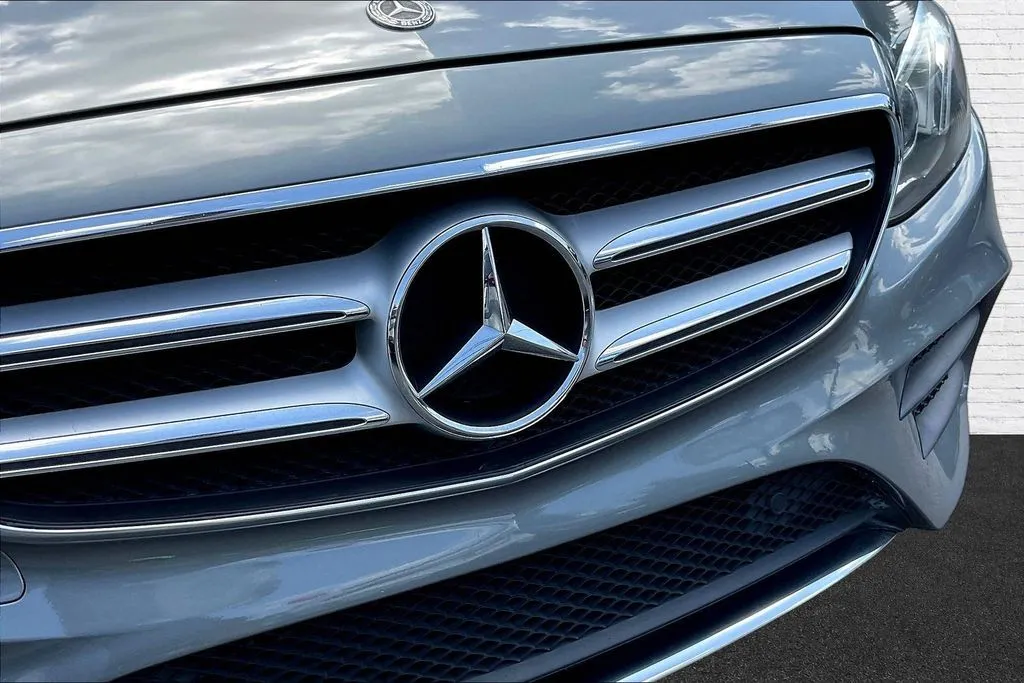 Mercedes-Benz E-Class photo 32