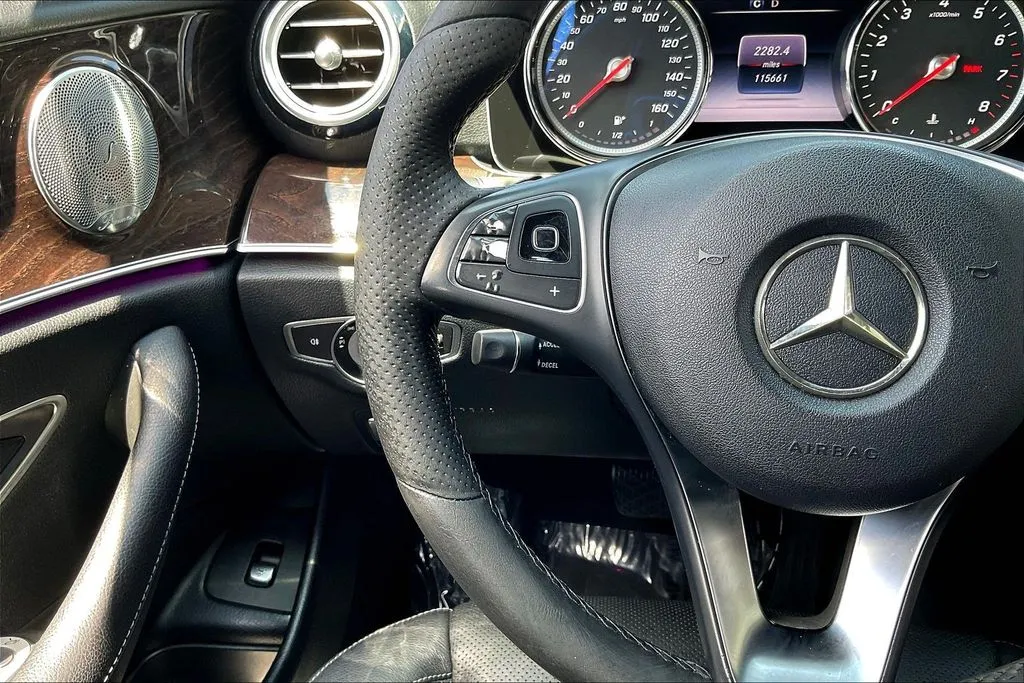 Mercedes-Benz E-Class photo 11