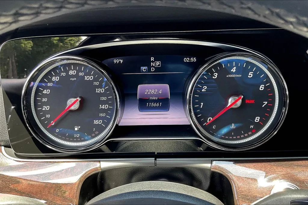 Mercedes-Benz E-Class photo 13