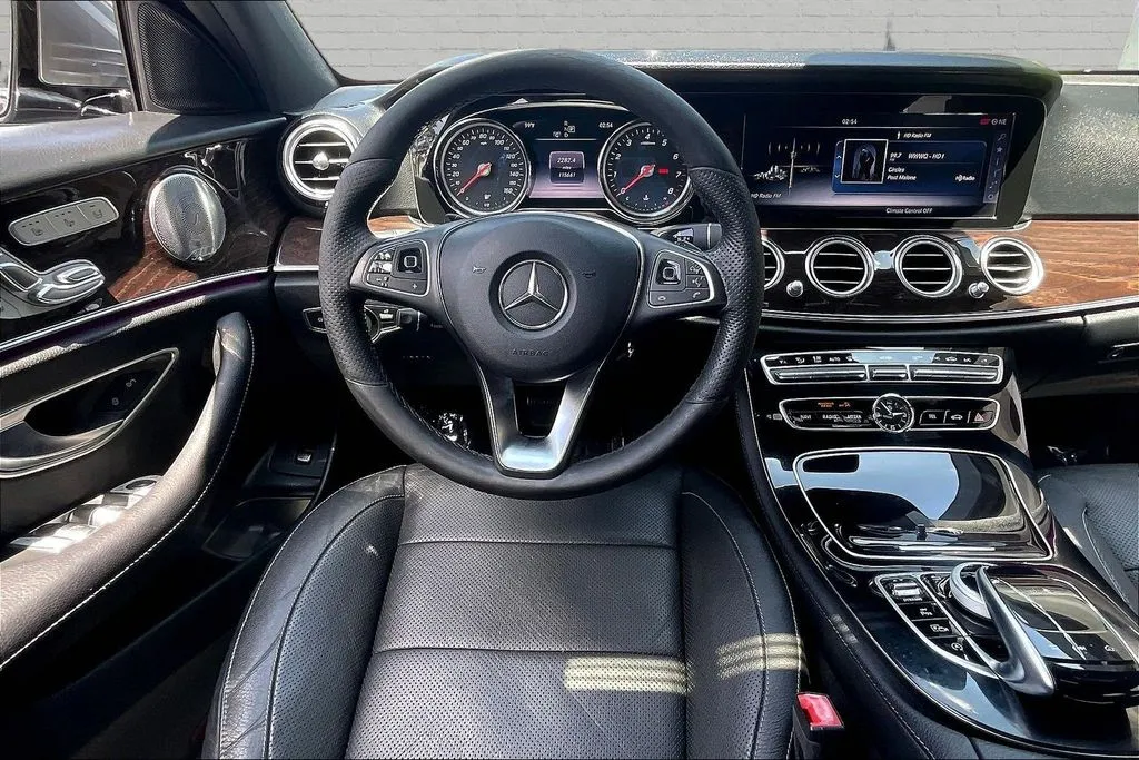 Mercedes-Benz E-Class photo 8