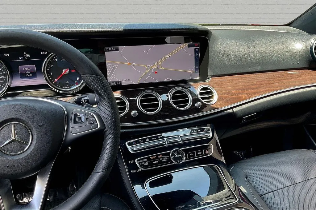 Mercedes-Benz E-Class photo 9