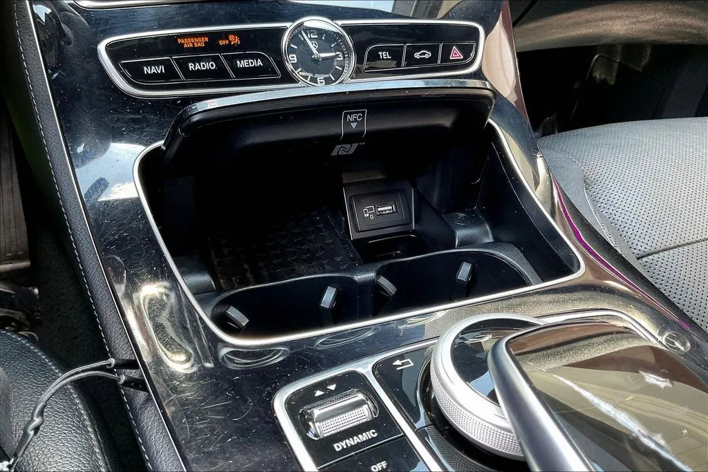 Mercedes-Benz E-Class photo 15