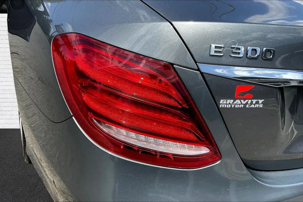 Mercedes-Benz E-Class photo 23