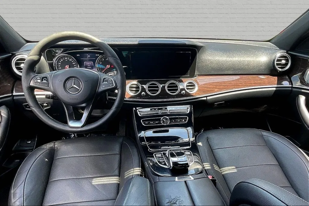 Mercedes-Benz E-Class photo 7