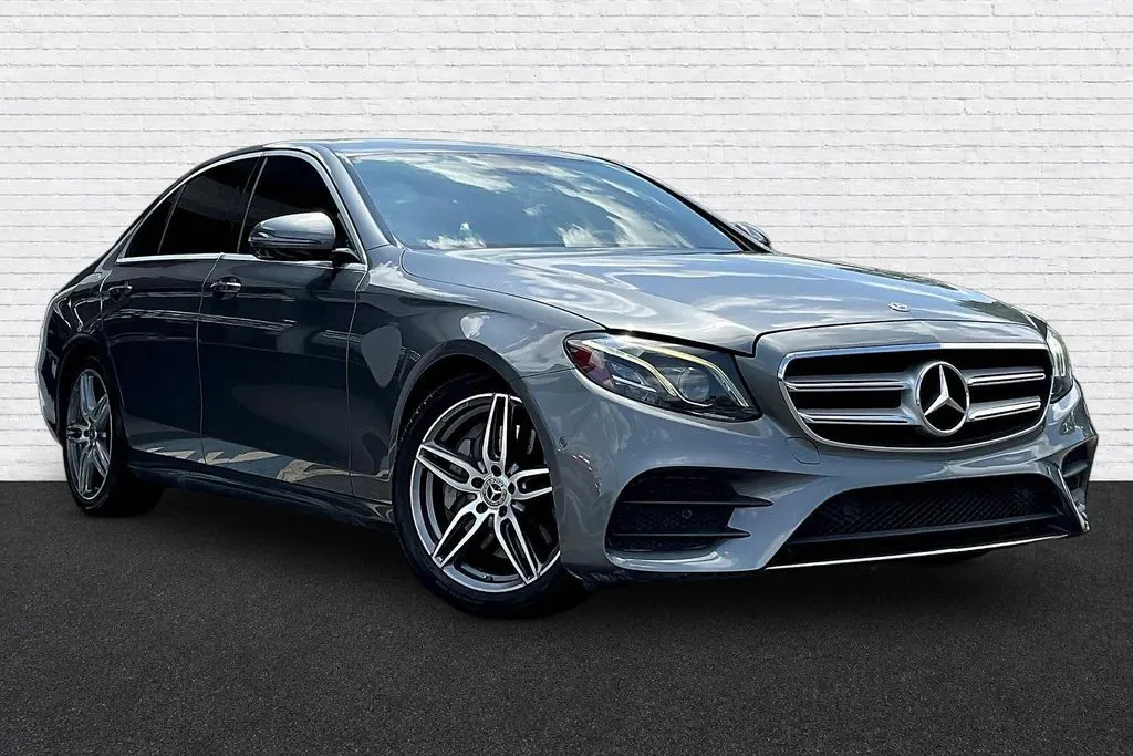 Mercedes-Benz E-Class photo 3