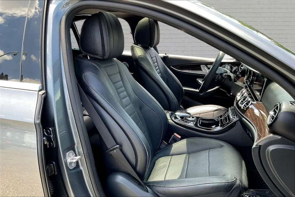 Mercedes-Benz E-Class photo 29