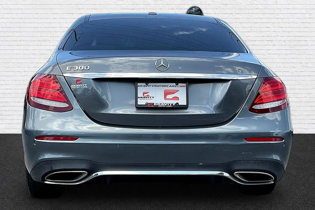 Mercedes-Benz E-Class photo 5