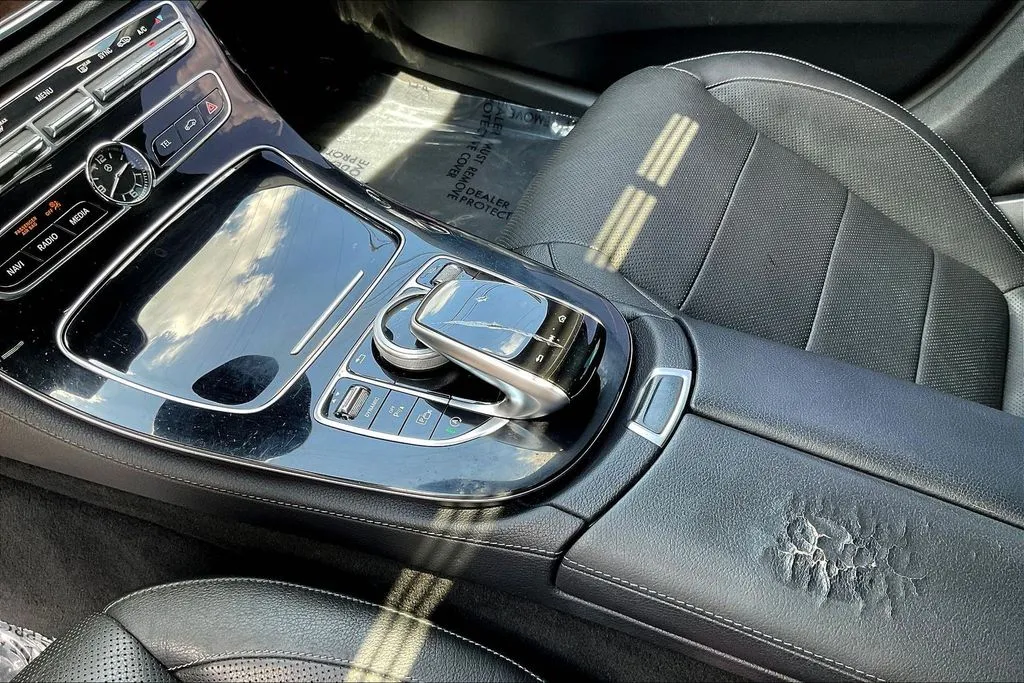 Mercedes-Benz E-Class photo 18