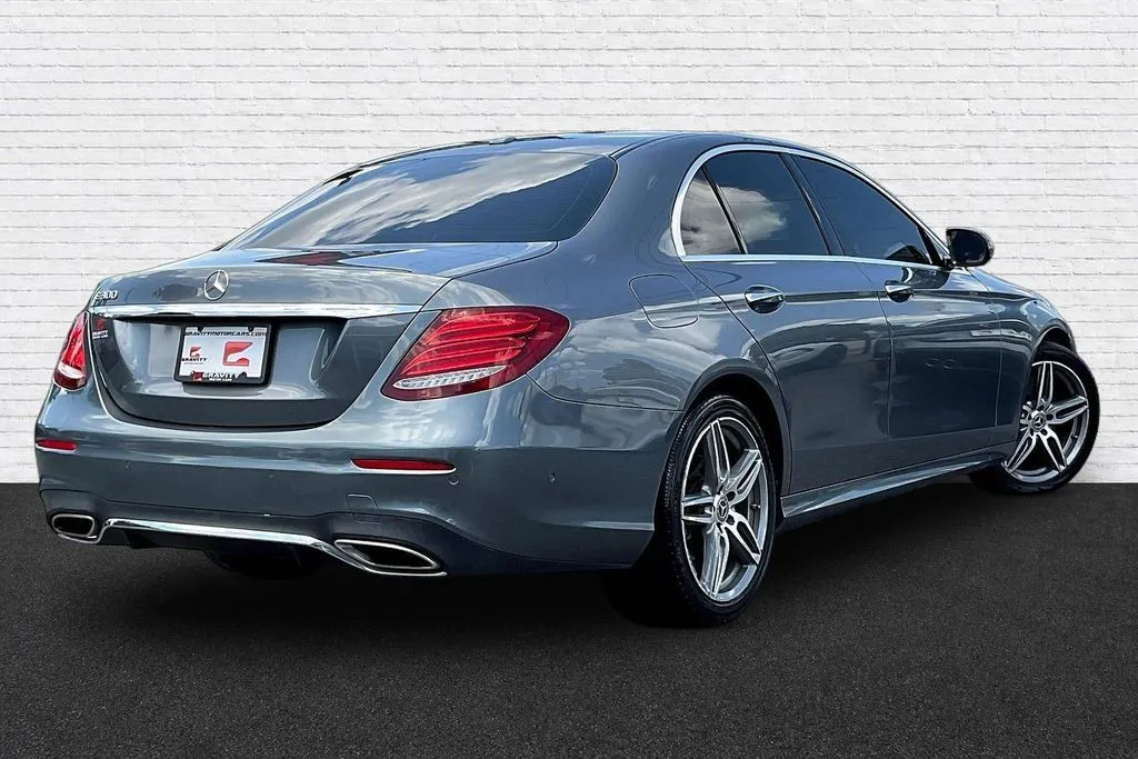 Mercedes-Benz E-Class photo 6