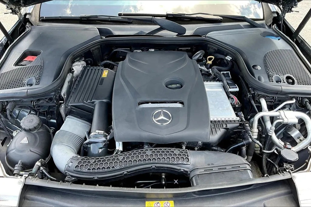 Mercedes-Benz E-Class photo 30