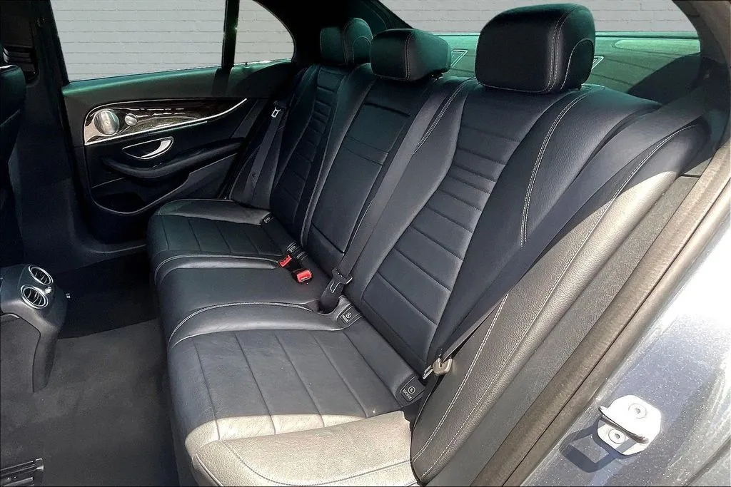 Mercedes-Benz E-Class photo 22