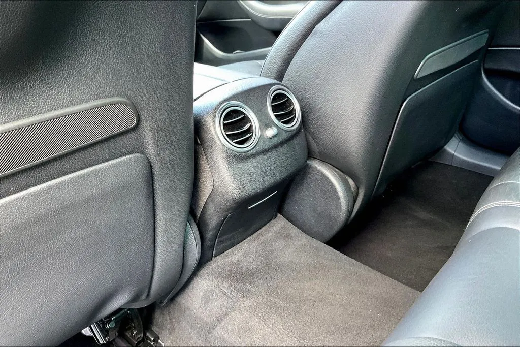 Mercedes-Benz E-Class photo 10
