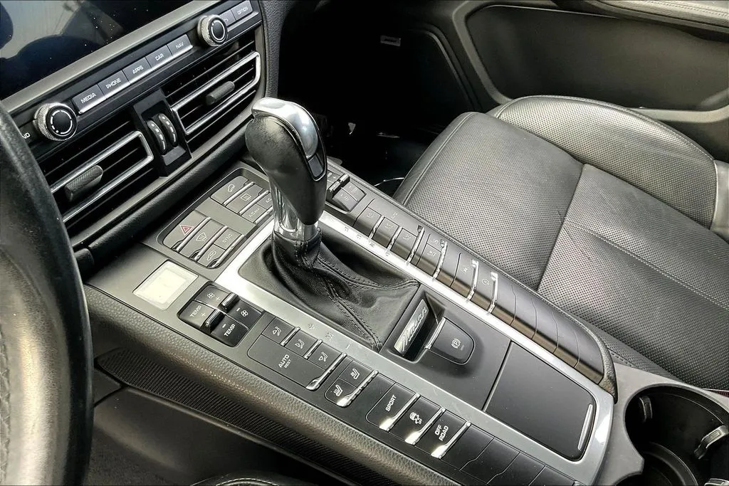 Porsche Macan photo 17
