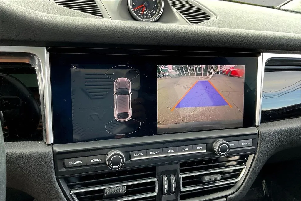 Porsche Macan photo 14