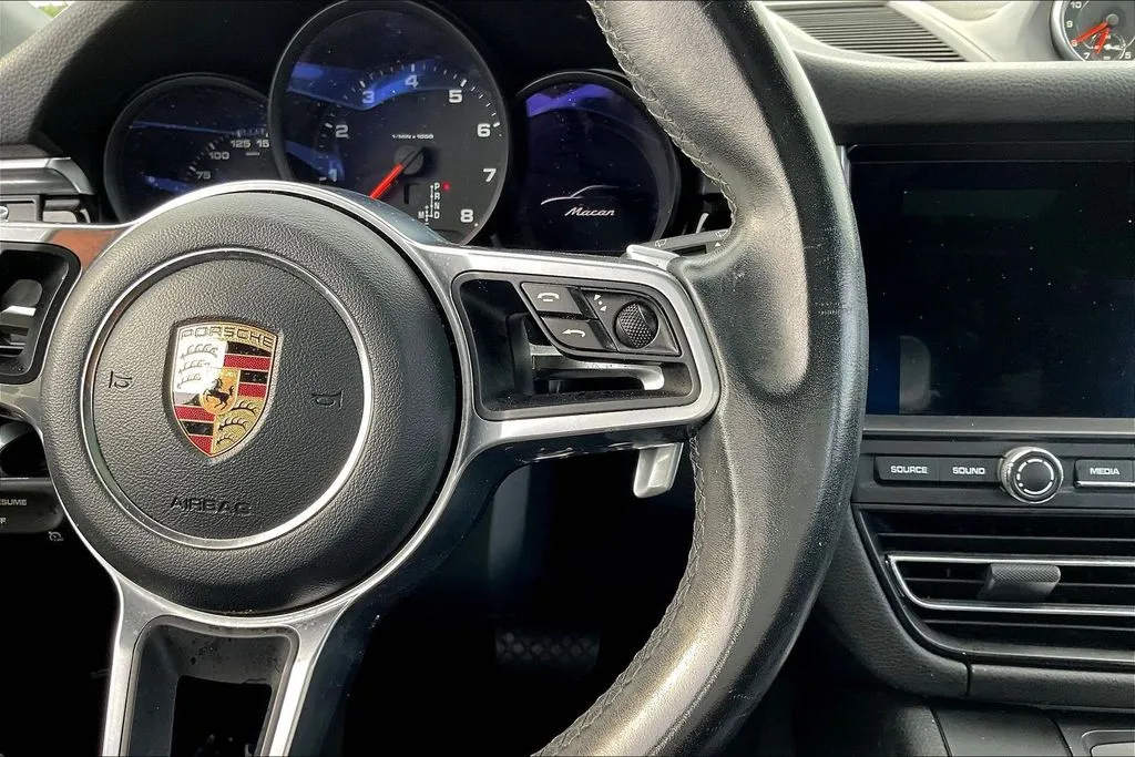 Porsche Macan photo 12