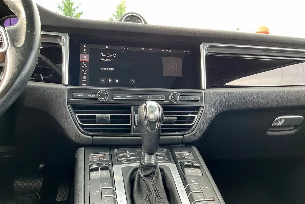 Porsche Macan photo 15