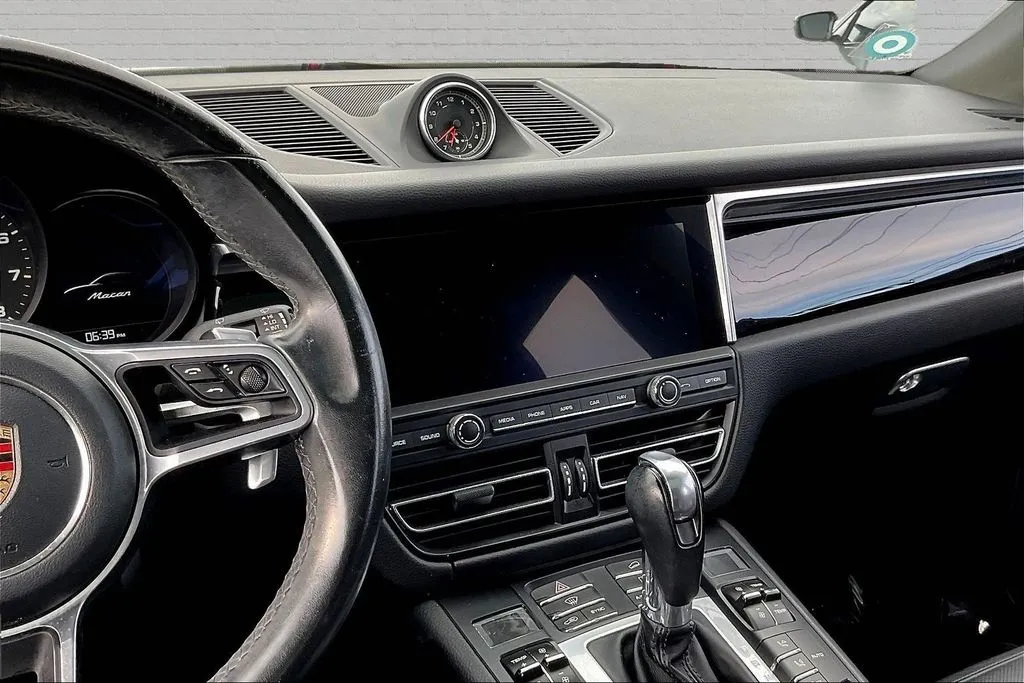 Porsche Macan photo 9