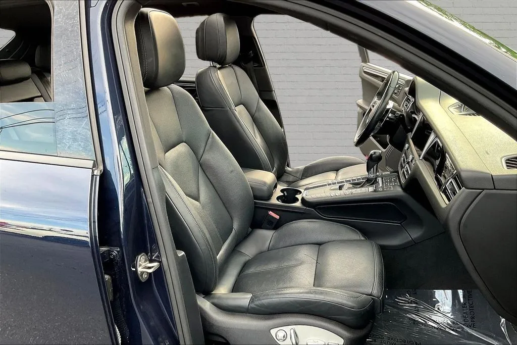 Porsche Macan photo 28