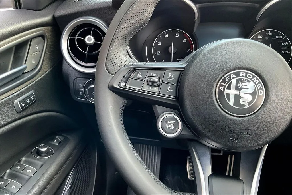 Alfa Romeo Stelvio photo 11
