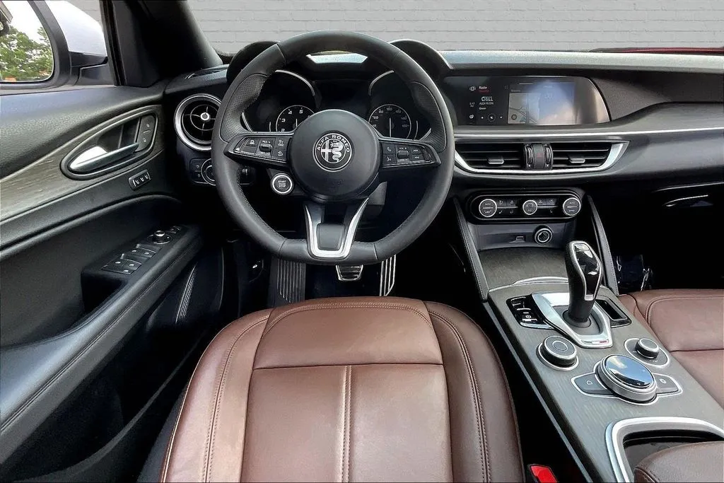 Alfa Romeo Stelvio photo 8
