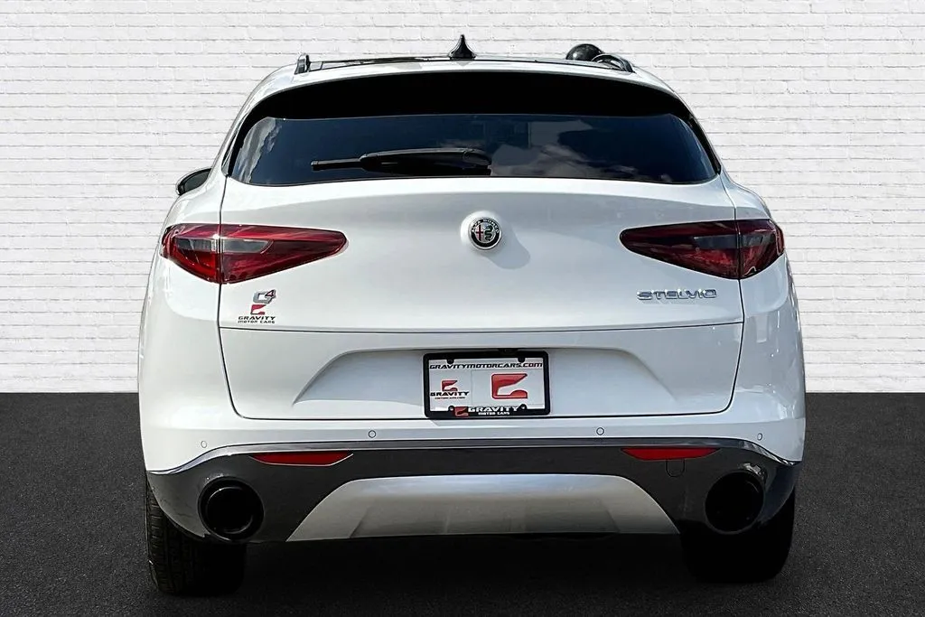 Alfa Romeo Stelvio photo 5