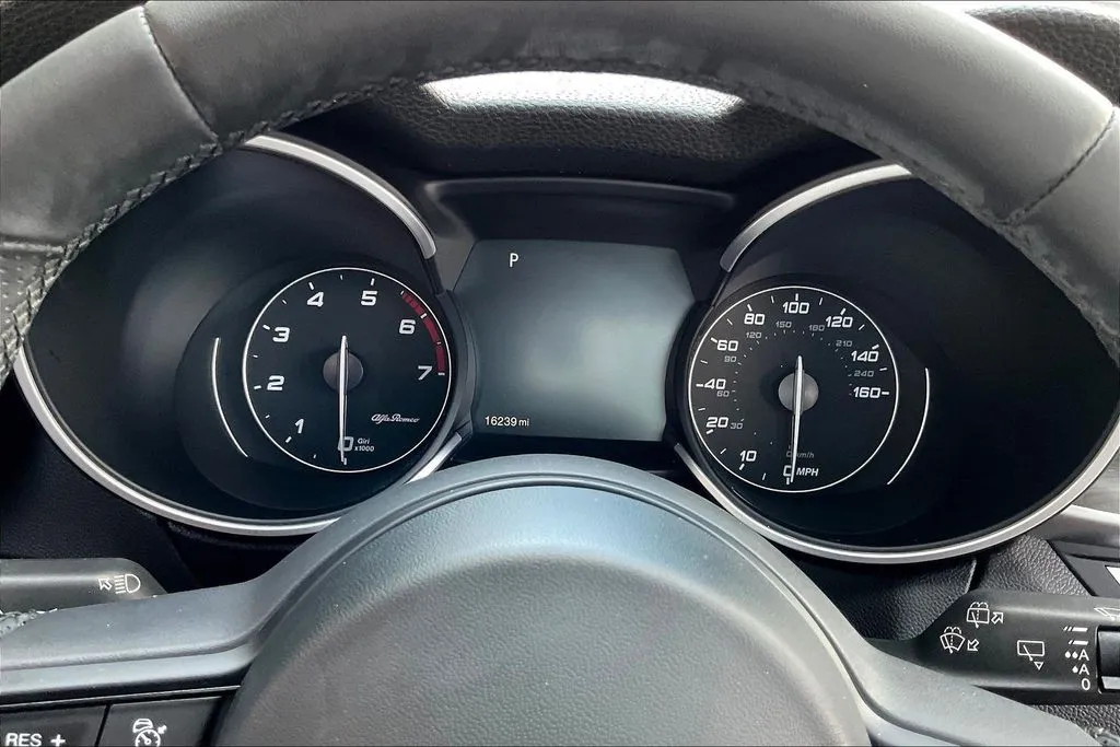 Alfa Romeo Stelvio photo 13