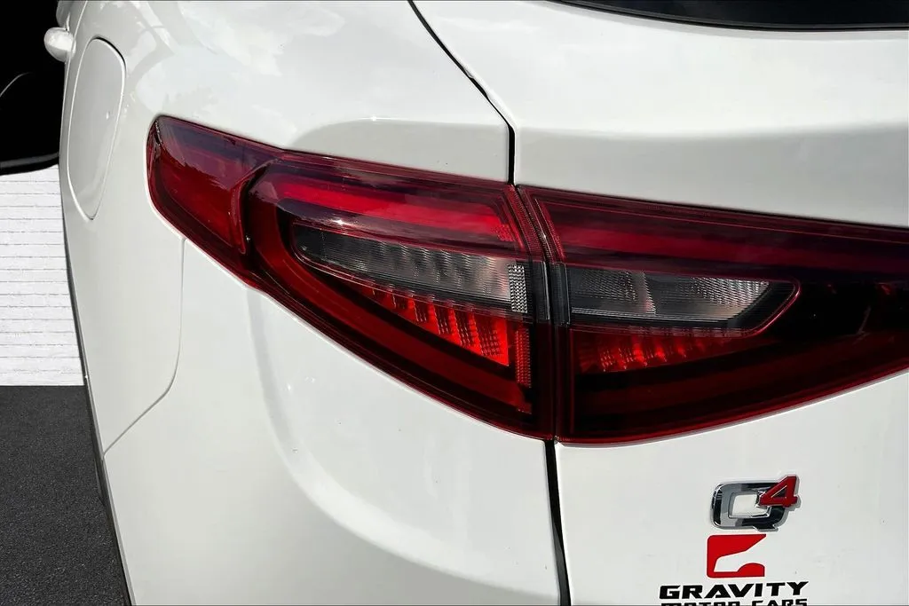 Alfa Romeo Stelvio photo 23