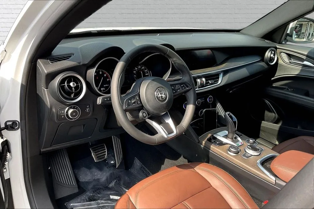 Alfa Romeo Stelvio photo 17
