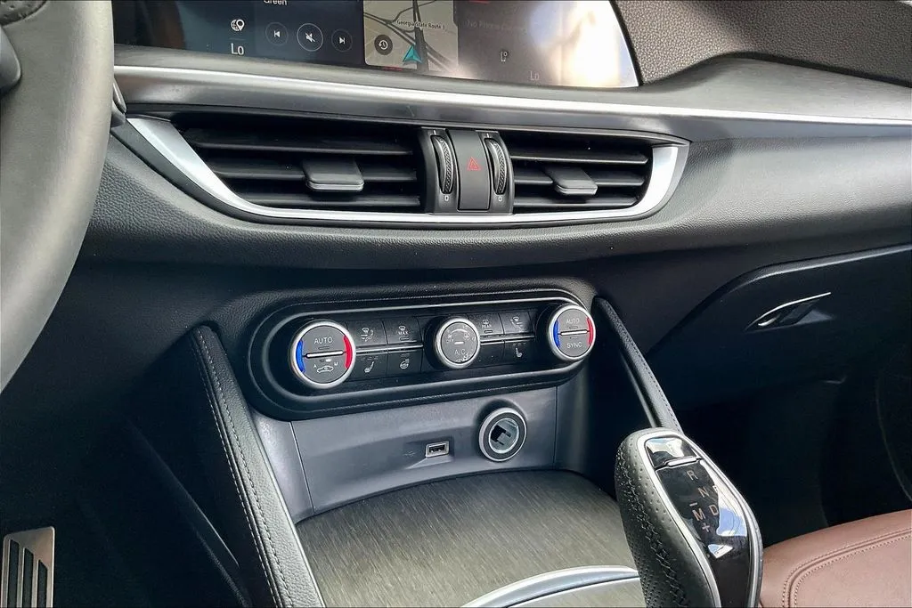Alfa Romeo Stelvio photo 15
