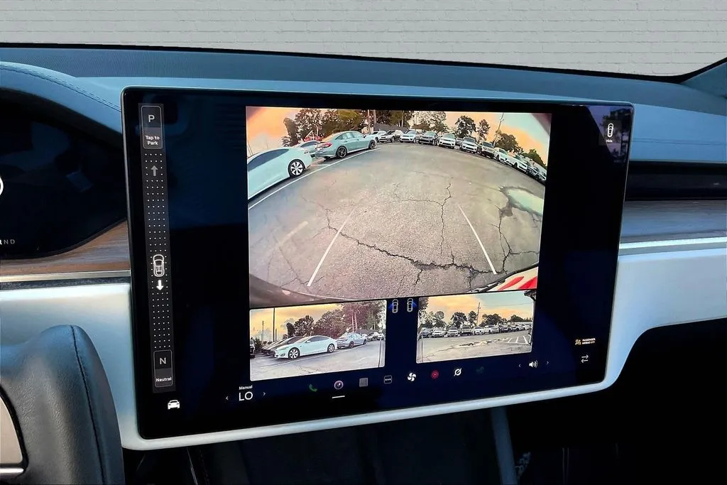 Tesla Model X photo 14