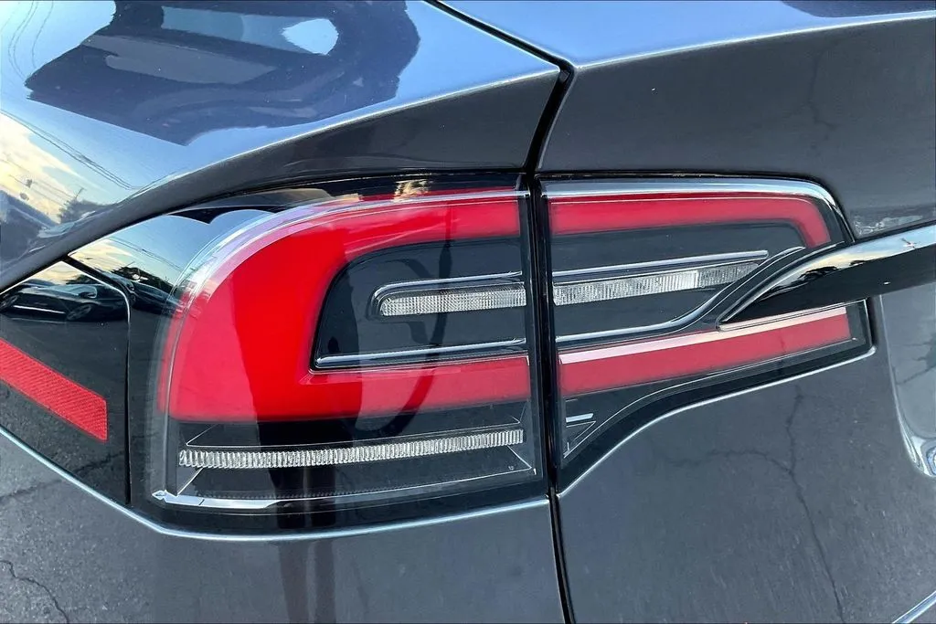 Tesla Model X photo 22