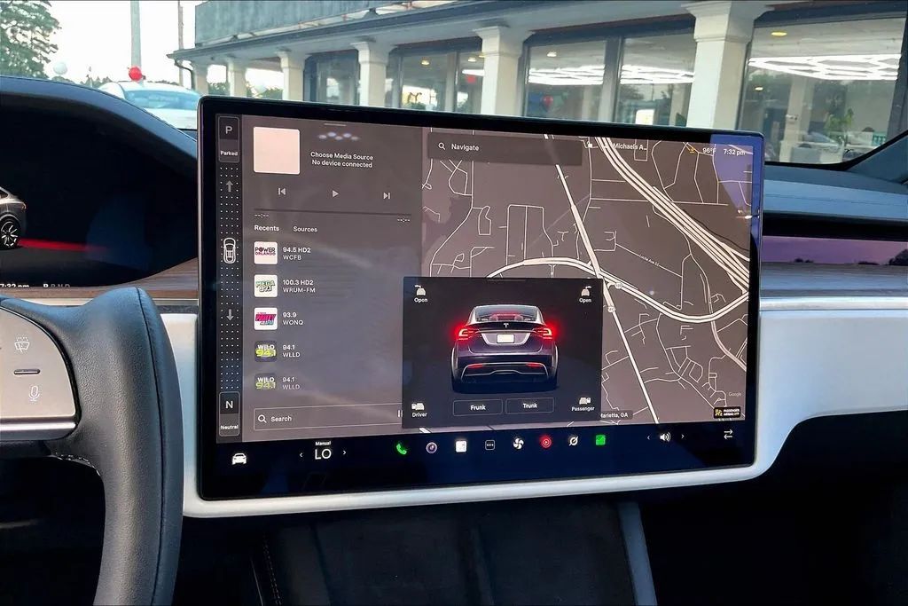 Tesla Model X photo 15