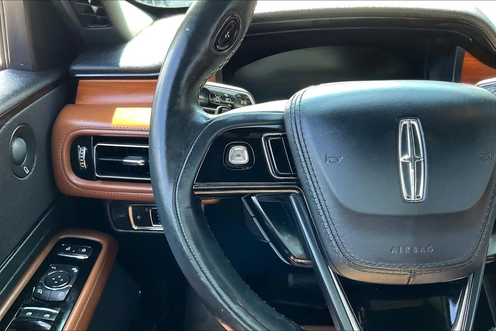 Lincoln Aviator photo 11