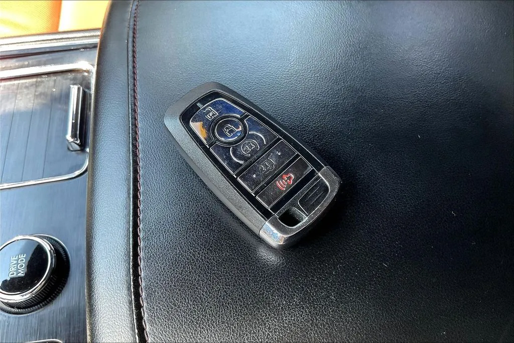Lincoln Aviator photo 32