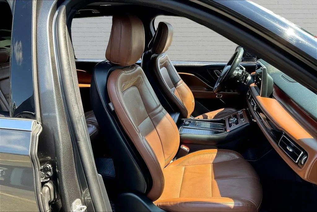 Lincoln Aviator photo 28