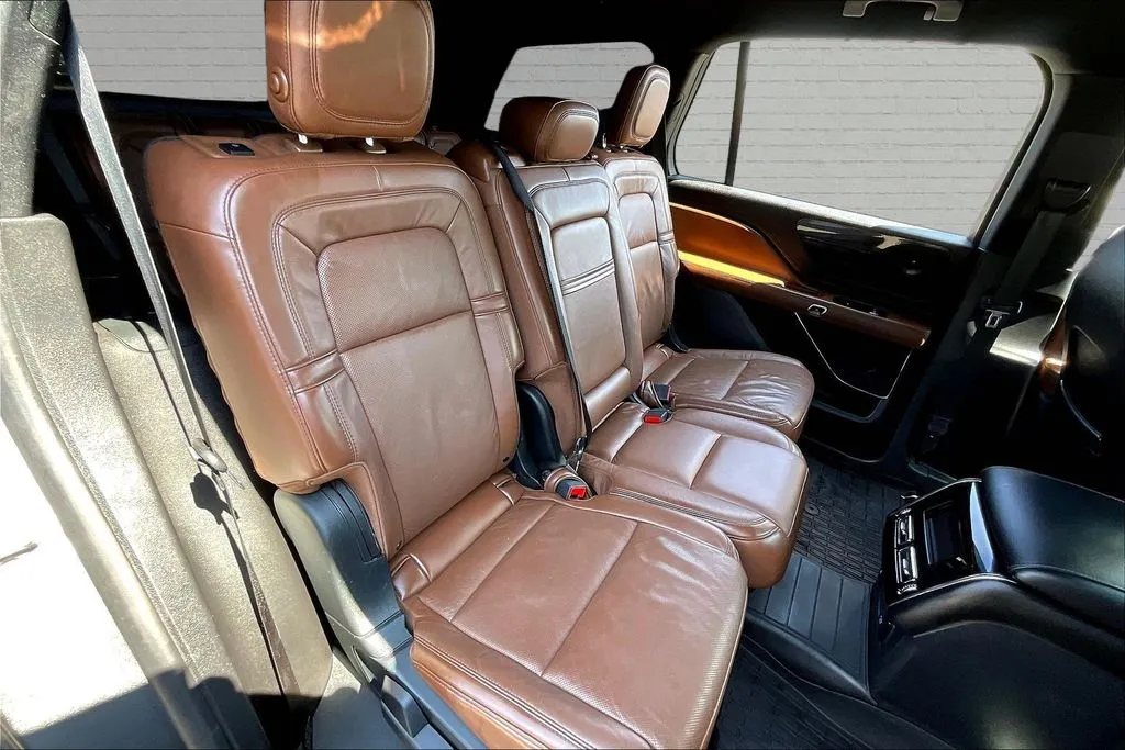 Lincoln Aviator photo 24
