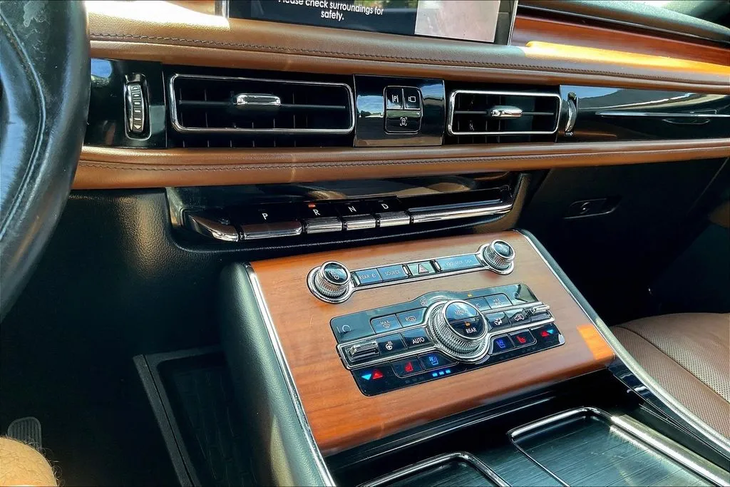 Lincoln Aviator photo 15