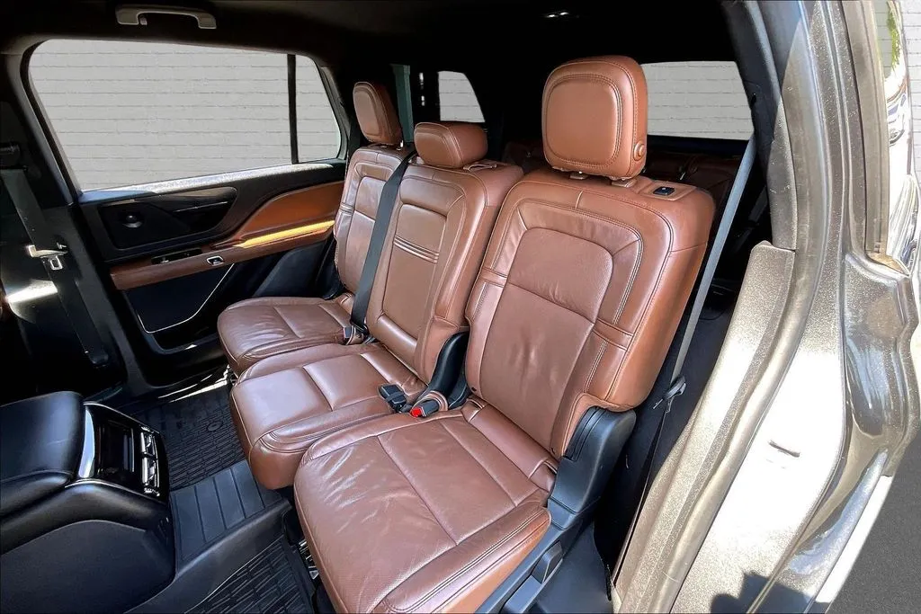 Lincoln Aviator photo 22