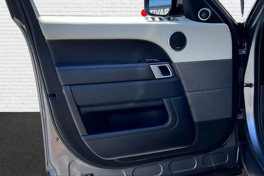 Land Rover Range Rover Sport photo 19