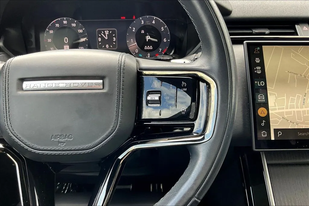 Land Rover Range Rover Velar photo 12