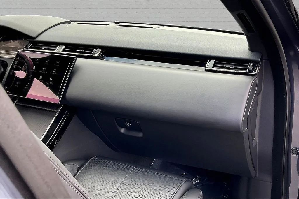 Land Rover Range Rover Velar photo 26