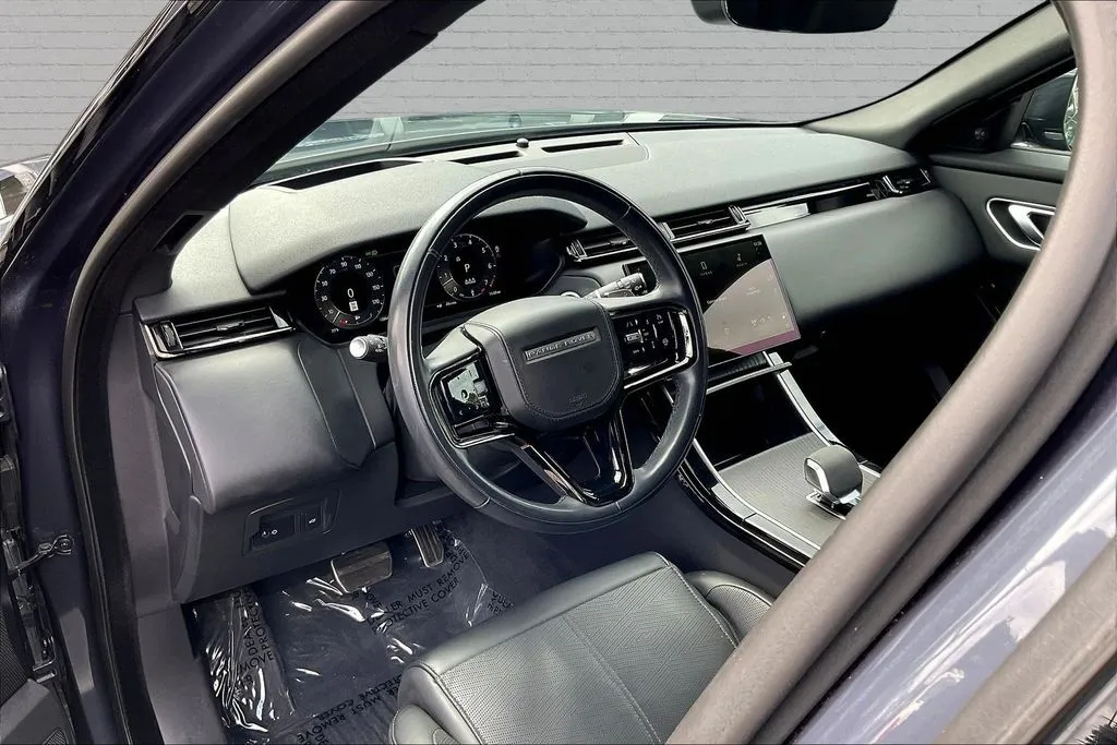 Land Rover Range Rover Velar photo 17