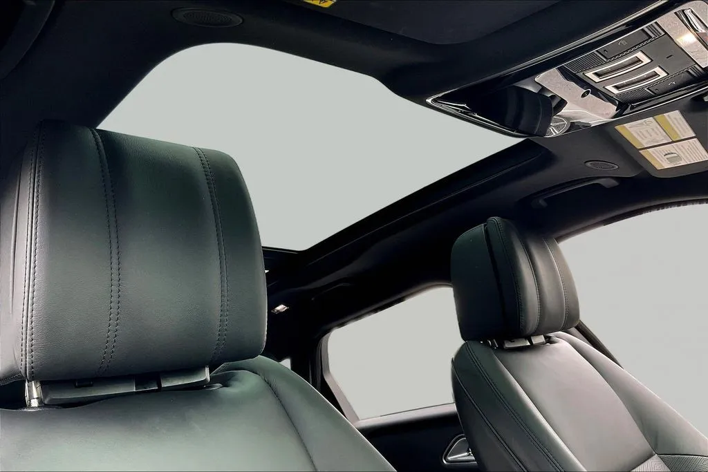 Land Rover Range Rover Velar photo 27