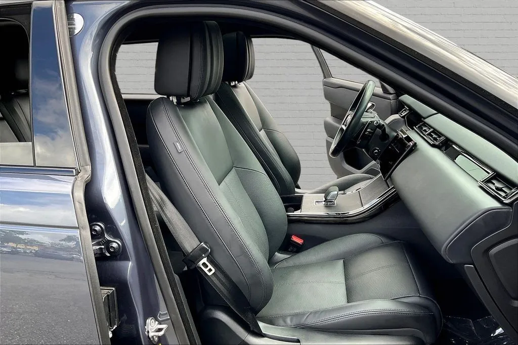 Land Rover Range Rover Velar photo 29