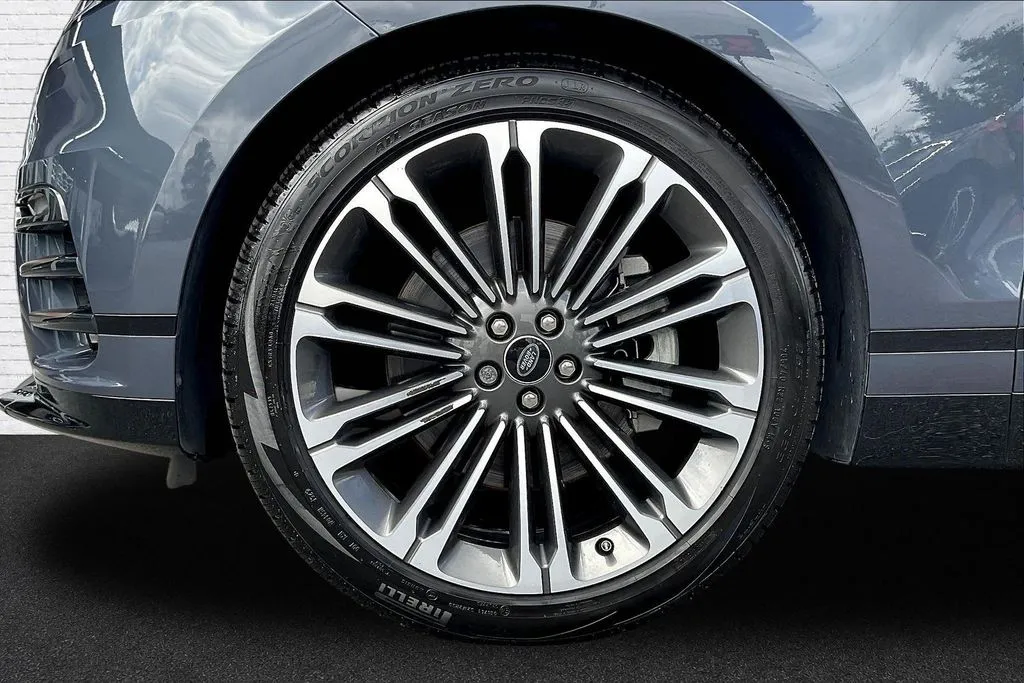Land Rover Range Rover Velar photo 34